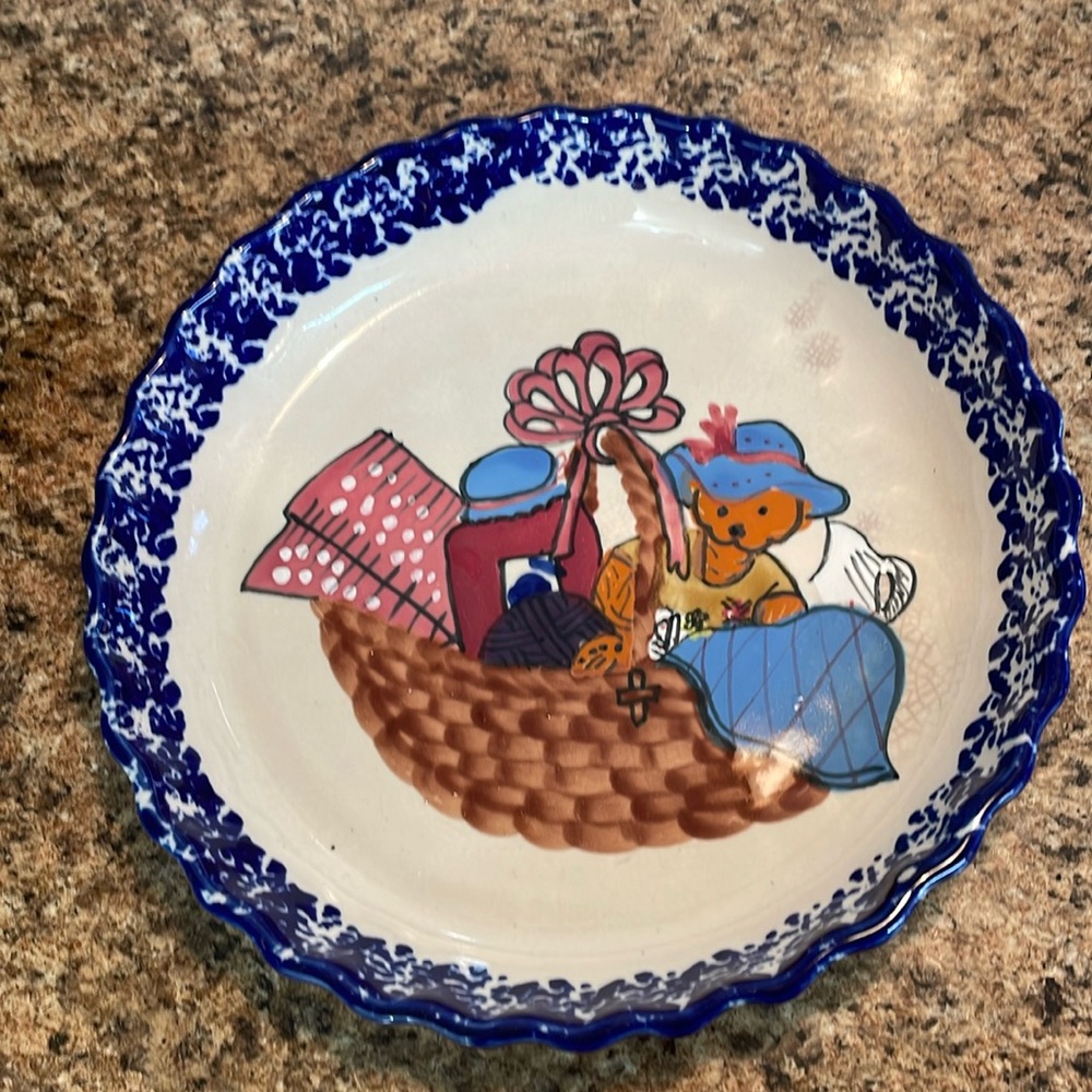 VTG Ceramic pottery pie dish teddy bear picnic design unmarked